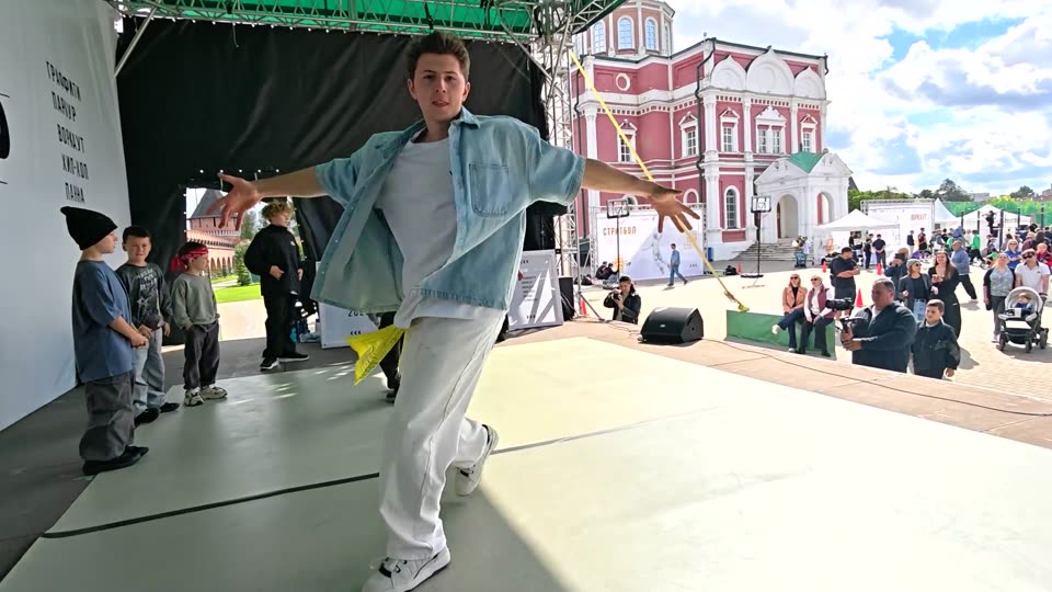 Ян Солнцев танцует на фестивале у Тульского кремля